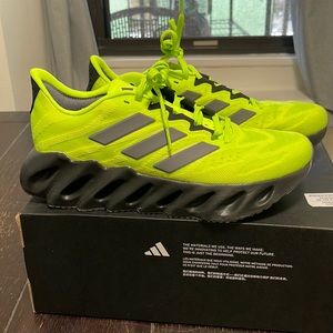 Adidas Switch FWD size 8 US means bright green in box